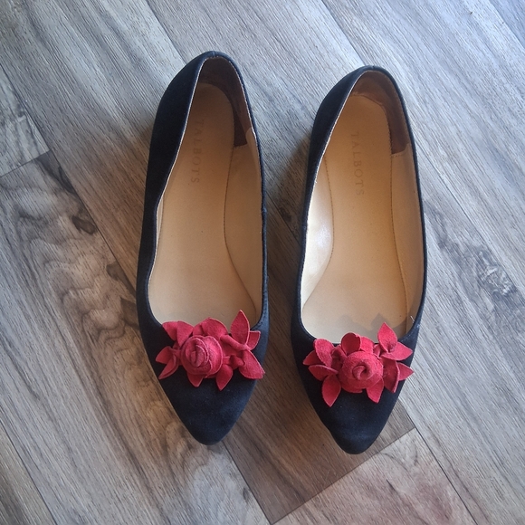 Talbots Red Flower Gold Heel Black Flats Causal Feminine Size 8 Pointed Toe Prep - Picture 1 of 7